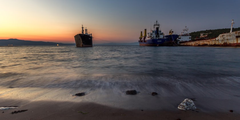 Shipbreaking yard in Alang, India (Photo: sy3535/Shutterstock.com)