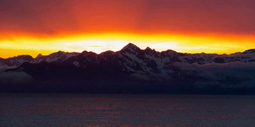 Sunset in Alaska (Photo: twangster/Cruise Critic member)