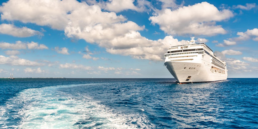 Cruise ship in the Caribbean (Photo: Dietwal/Shutterstock.com)