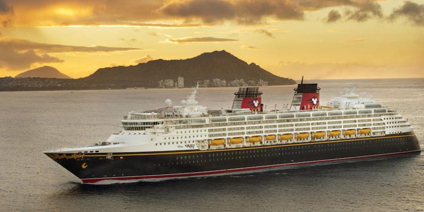 Disney Wonder in Hawaii (Photo: Disney Cruise Line)