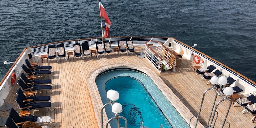 Pool deck on SeaDream I (Photo: Sue Bryant/Cruise Critic contributor)
