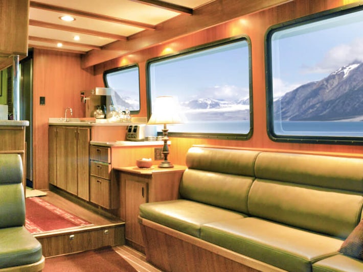 Lounge on Misty Fjord (Photo: Alaskan Dream Cruises)