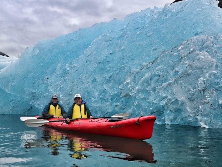 Kayaking excursion (Photo: Alaska Dream Cruises)
