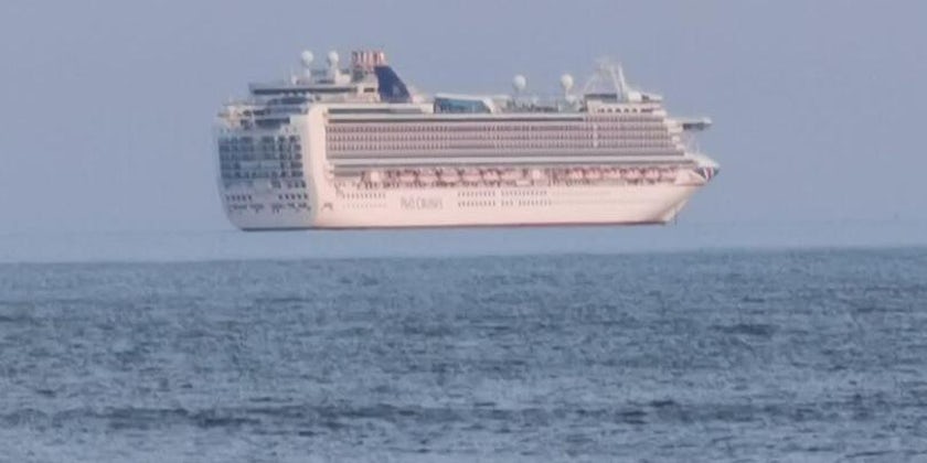 Floating P&O Cruises ship pic: Dave Medlock