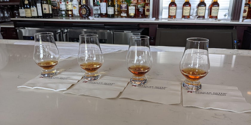 Bourbon tasting on American Countess (Photo: Colleen McDaniel/Cruise Critic)