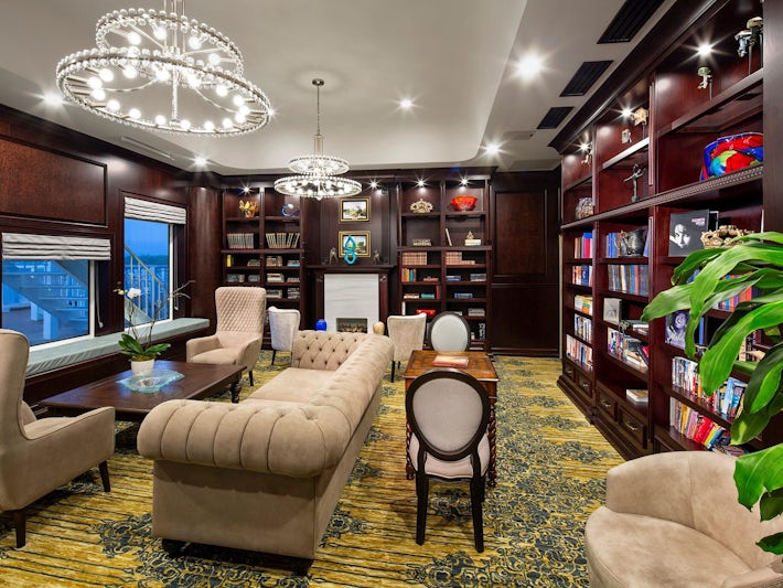 The Library on American Countess (Photo: American Queen Steamboat Company)