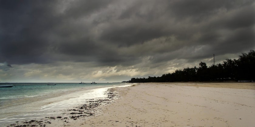 Storm Approaching in the Tropics (Photo: Aliaksei Putau/Shutterstock)