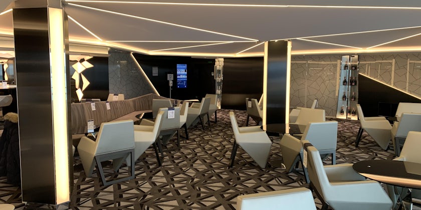 The Champagne Bar on MSC Virtuosa (Photo: Adam Coulter/Cruise Critic)