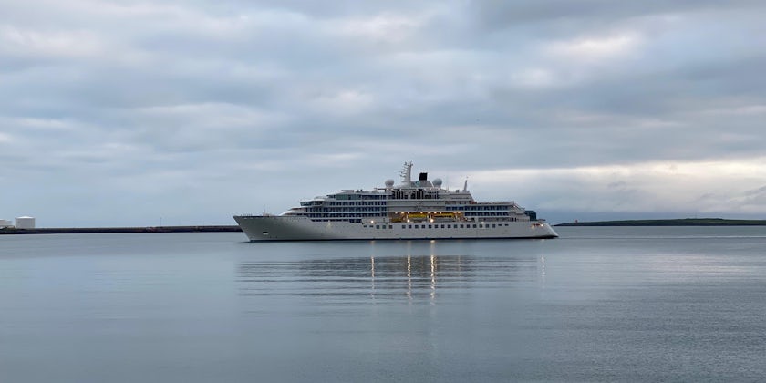 Crystal  Endeavor in  Iceland/Crystal Cruises