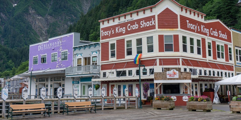 Local and tourist favorites like Tracy's Crab Shack are still open for business, dockside in Juneau (Photo: Aaron Saunders/Cruise Critic)