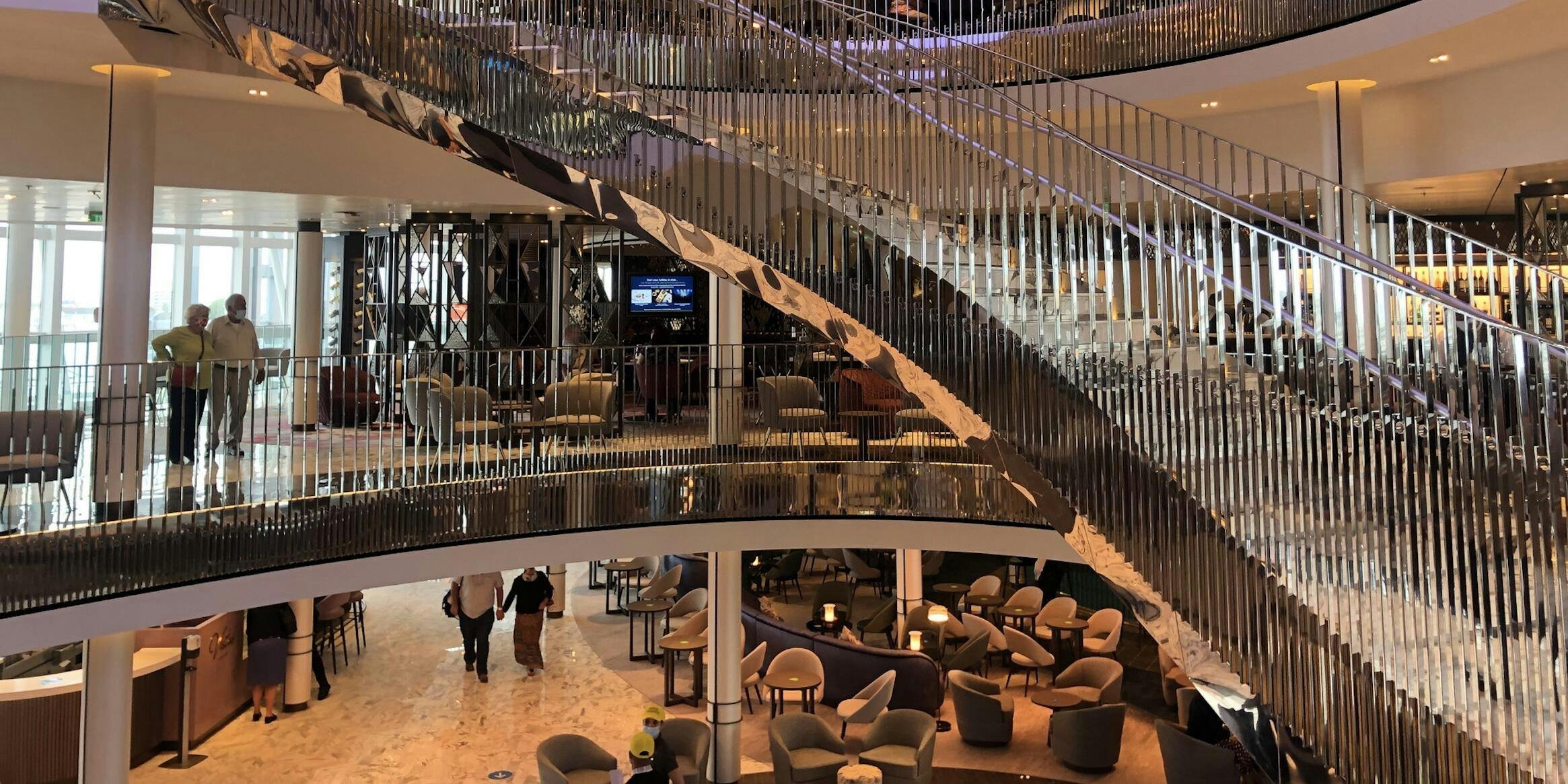 The Atrium on Iona (Photo: P&O Cruises)