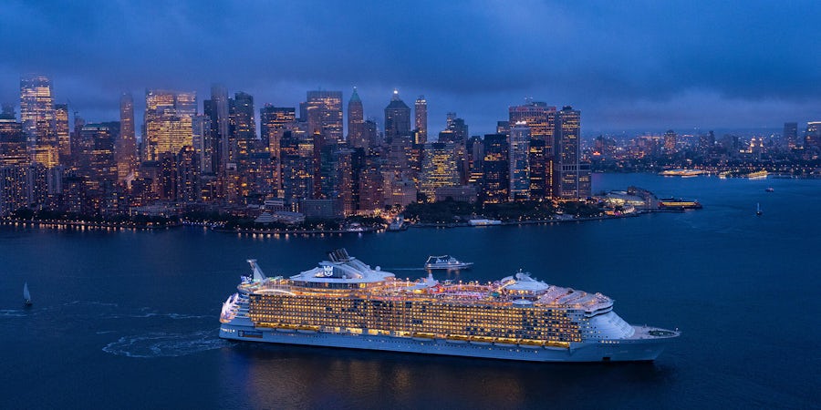 Oasis of the Seas Resumes Cruising For The First Time in 18 Months