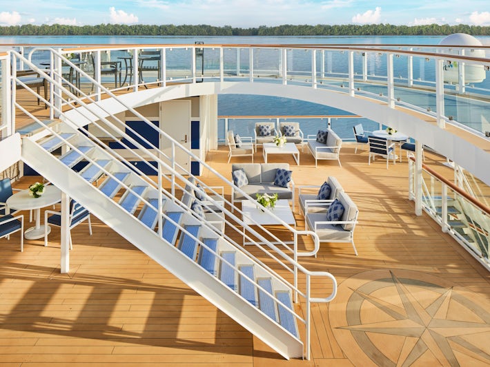American Melody Skywalk (Photo/American Cruise Lines)