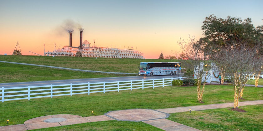 American Queen Motorcoach in Nottaway at Sunset. (Photo: American Queen Voyages)