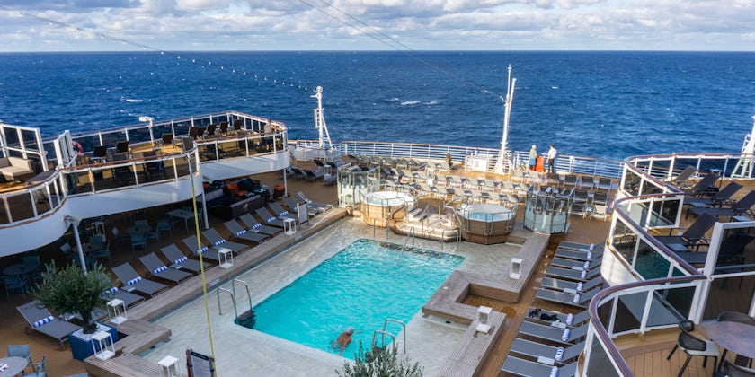 The aft pool deck aboard Holland America Line's Rotterdam (Photo: Aaron Saunders)