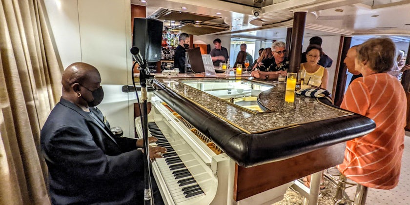 Passengers at the Piano Bar on SeaDream II (Photo/Colleen McDaniel)