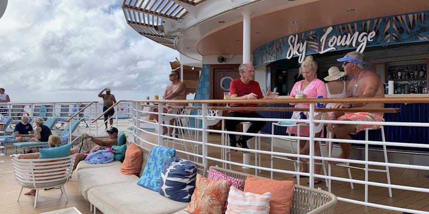 Sky Bar on Mariner of the Seas (Photo/Kyle Valenta)