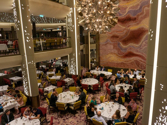 The main dining room aboard Wonder of the Seas (Photo: Aaron Saunders)