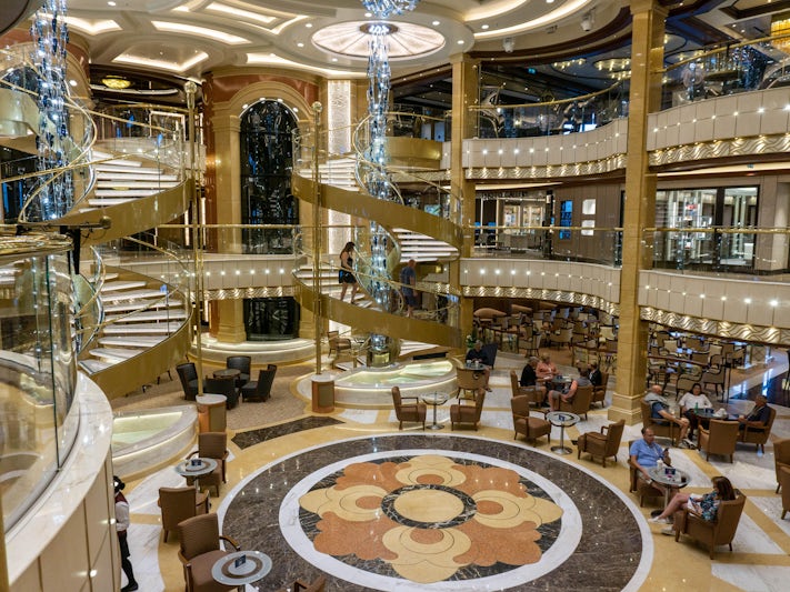 The Piazza Atrium aboard Discovery Princess (Photo: Aaron Saunders)