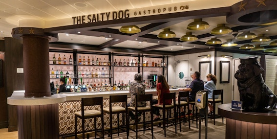 The Salty Dog Gastropub aboard Discovery Princess (Photo: Aaron Saunders)