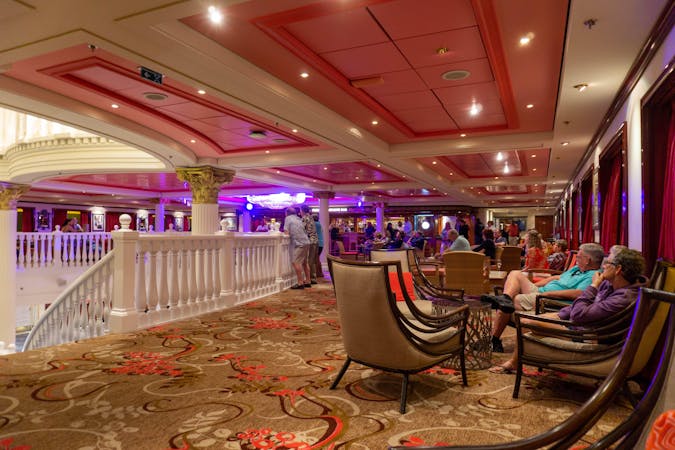 Pink's Champagne Bar aboard Pride of America (Photo: Aaron Saunders)