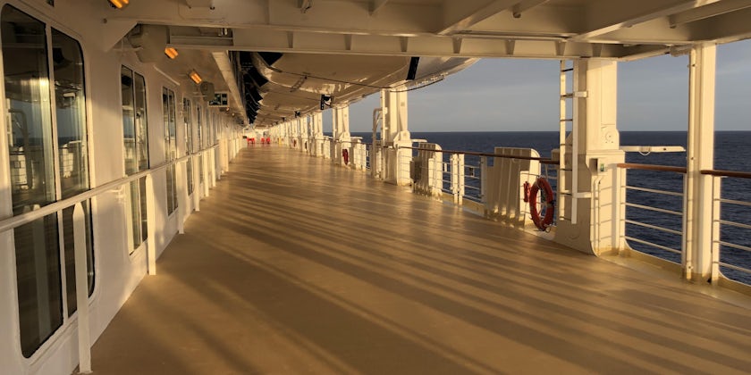 Sunset strolls on the promenade deck aboard Pride of America (Photo: Aaron Saunders)