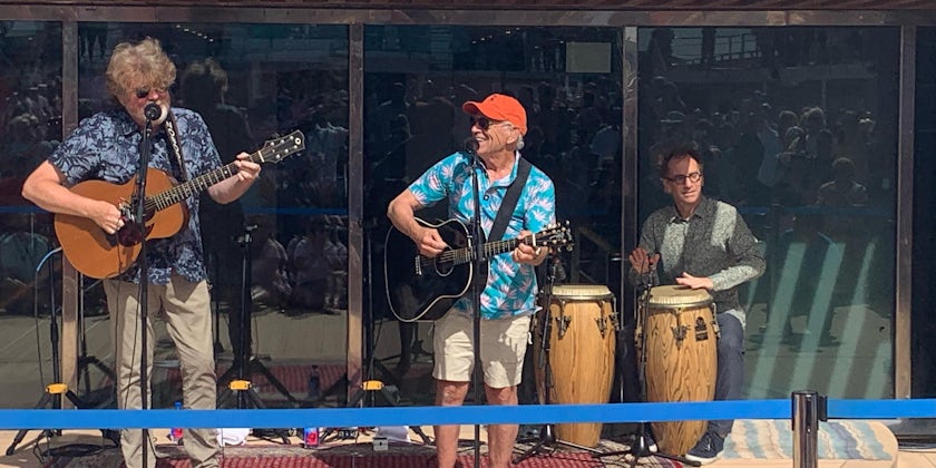 Jimmy Buffett plays at the launch of Margaritaville at Sea Paradise (Photo/Jorge Oliver)