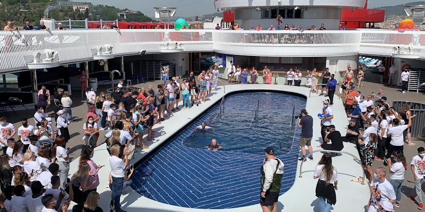 Sir Richard Branson in the pool on Valiant Lady (Photo: Adam Coulter)
