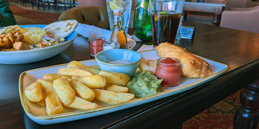 Fish and chips at the Golden Lion Pub On Queen Mary 2. (Photo: Colleen McDaniel)