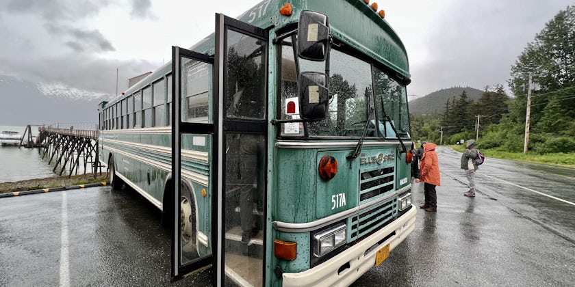 Motorcoach in Alaska (Photo: Chris Gray Faust)