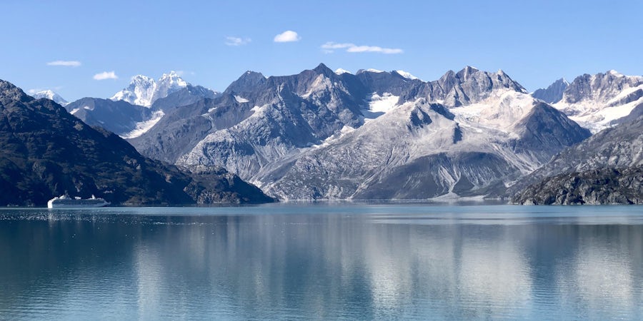 Hubbard Glacier vs. Glacier Bay Cruises: Which One is Best in Alaska? 