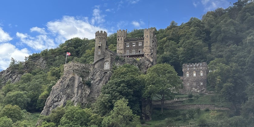 The Rhine is littered with grand castles and ruins (Photo: Jeri Clausing)