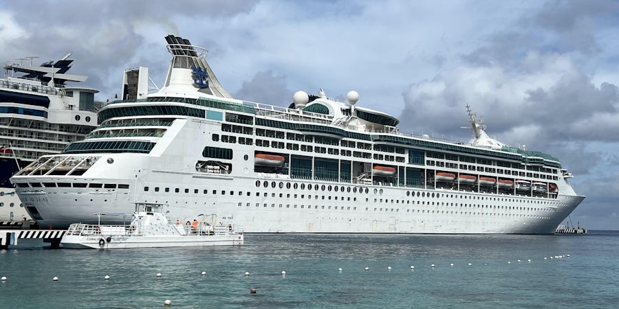 Live from Grandeur of the Seas: The Beloved Lady G Cruise Ship Still Reigns 
