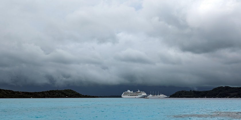 Star Breeze and Wind Spirit sit anchored off French Polynesia. (Photo: Colleen McDaniel)