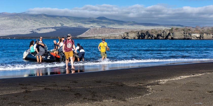Passengers aboard National Geographic Islander II come ashore in Galapagos (Photo: Aaron Saunders)