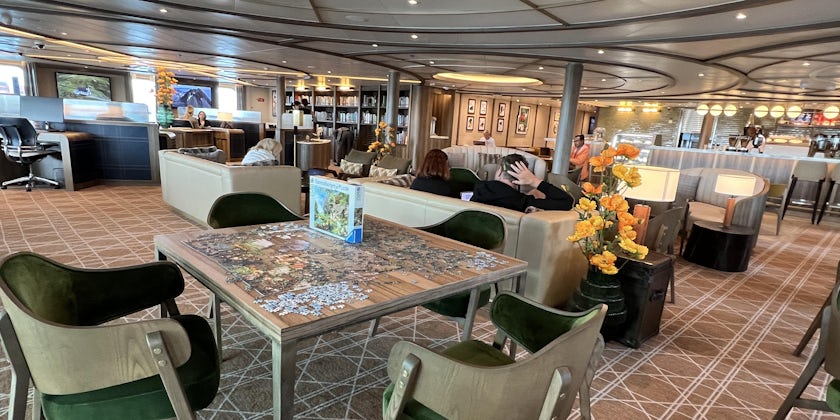 Seabourn Square aboard Seabourn Venture (Photo: Chris Gray Faust)