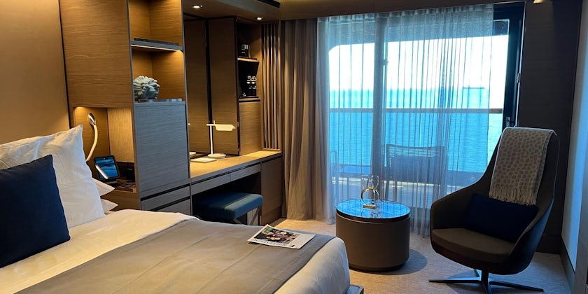 Suite aboard Ritz-Carlton Evrima (Photo: Sue Bryant)