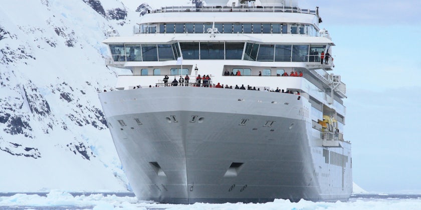 Silver Endeavour in the Lemaire Channel Antarctica (Photo: Adam Coulter)
