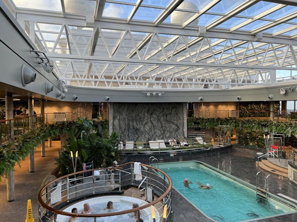 The Jungle Room pool aboard MSC Seascape (Photo: Jorge Oliver)