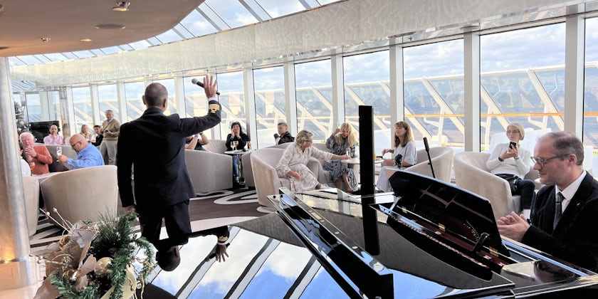 The Captain's toast in the MSC Yacht Club aboard MSC Seascape (Photo: Jorge Oliver)