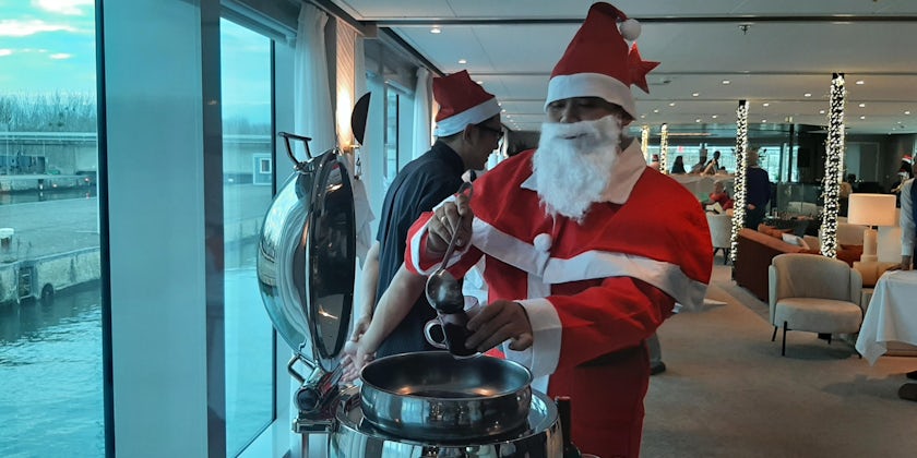 Santa pours punch onboard a Christmas Markets cruise on Amadeus Cara (Photo/Jeannine Williamson)