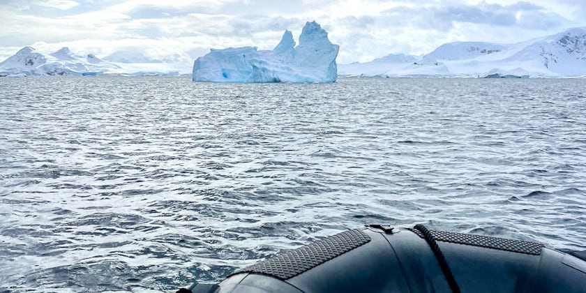 Zodiac ride on Atlas Ocean Voyages' World Traveller in Antarctica (Photo/Gwen Pratesi)