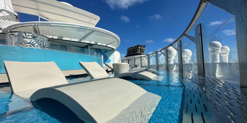 Suite Sundeck Pool Royal Caribbean Wonder of the Seas