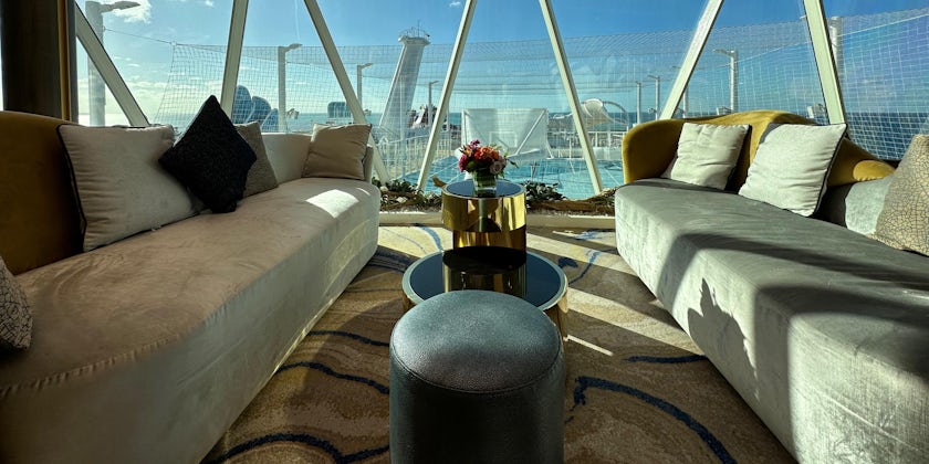Suite Lounge Wonder of the Seas