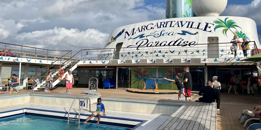 Pool on Margaritaville at Sea (Photo/Chris Gray Faust)
