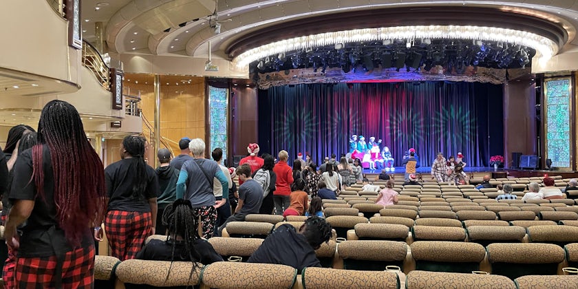 Line to see Santa on a holiday cruise on Enchantment of the Seas (Photo/Alison Fox)