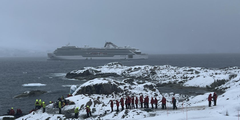 Guests from Viking Polaris make a landing in Antarctica (Photo: Chris Gray Faust)
