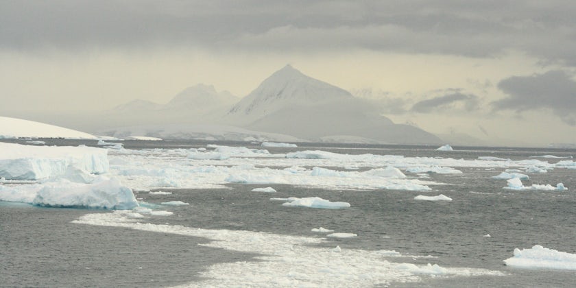 Ice floes with a mountain behind on Silver Endeavour Antarctica cruise (Photo: Adam Coulter)