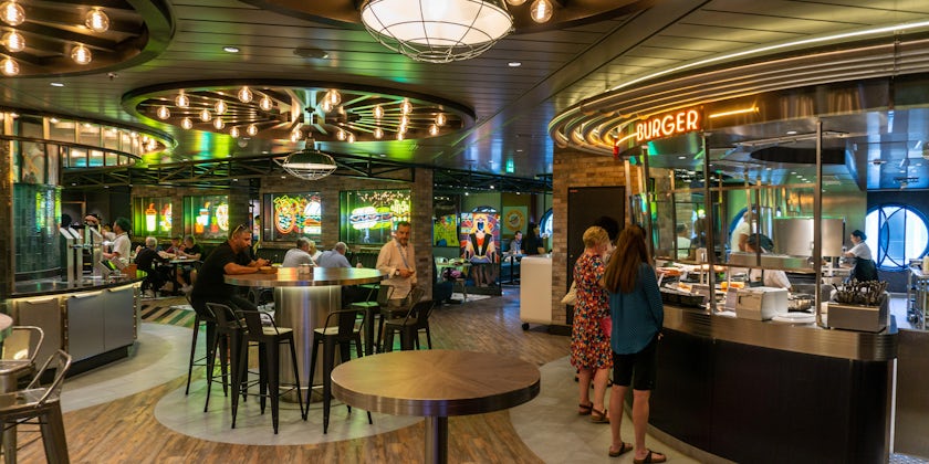 Fast snacks at "Pizza and Burger" aboard MSC World Europa (Photo: Aaron Saunders)