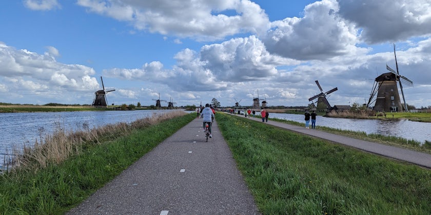 Bicycling at the UNESCO World Heritage site of Kinderdijk (Photo: Cynthia J. Drake)